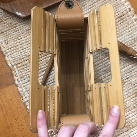 Wooden Crossbody Bag - Picture 4 of 9